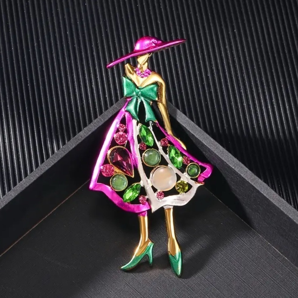 Fashion Brooch - Picture 3 of 3